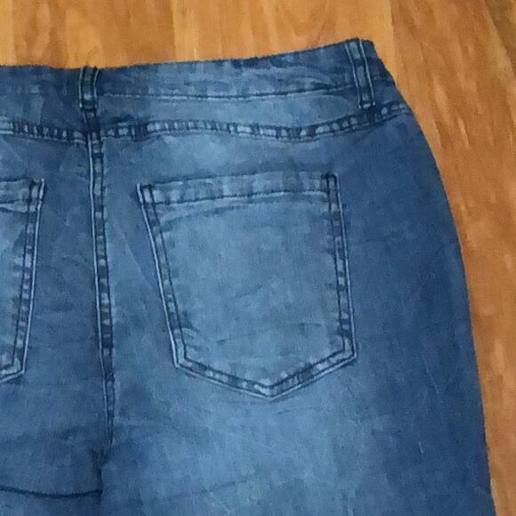Denim 24/7 Embroidered Jeans Size 14W - Picture 10 of 13